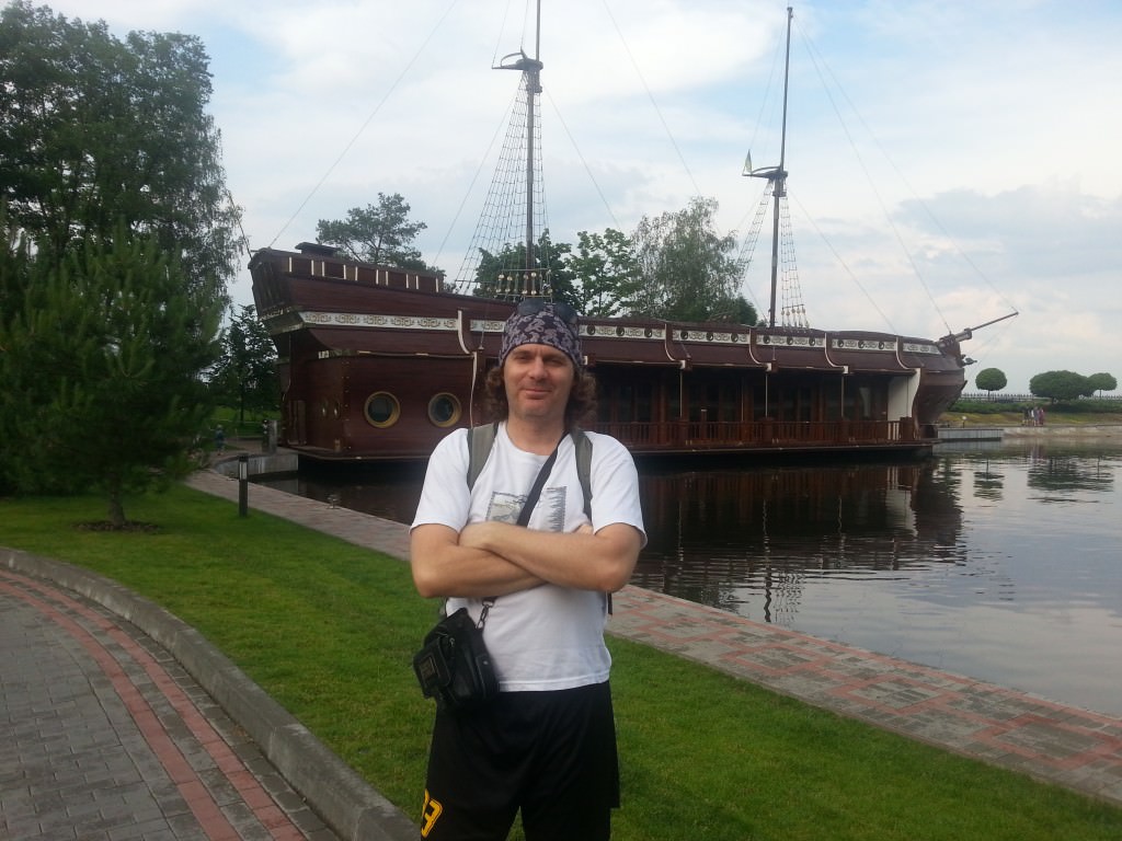 корабль в гавани Януковича