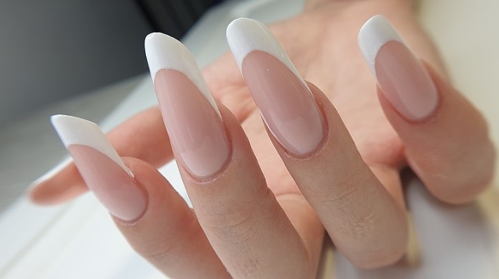 полигель или гель лак что лучше